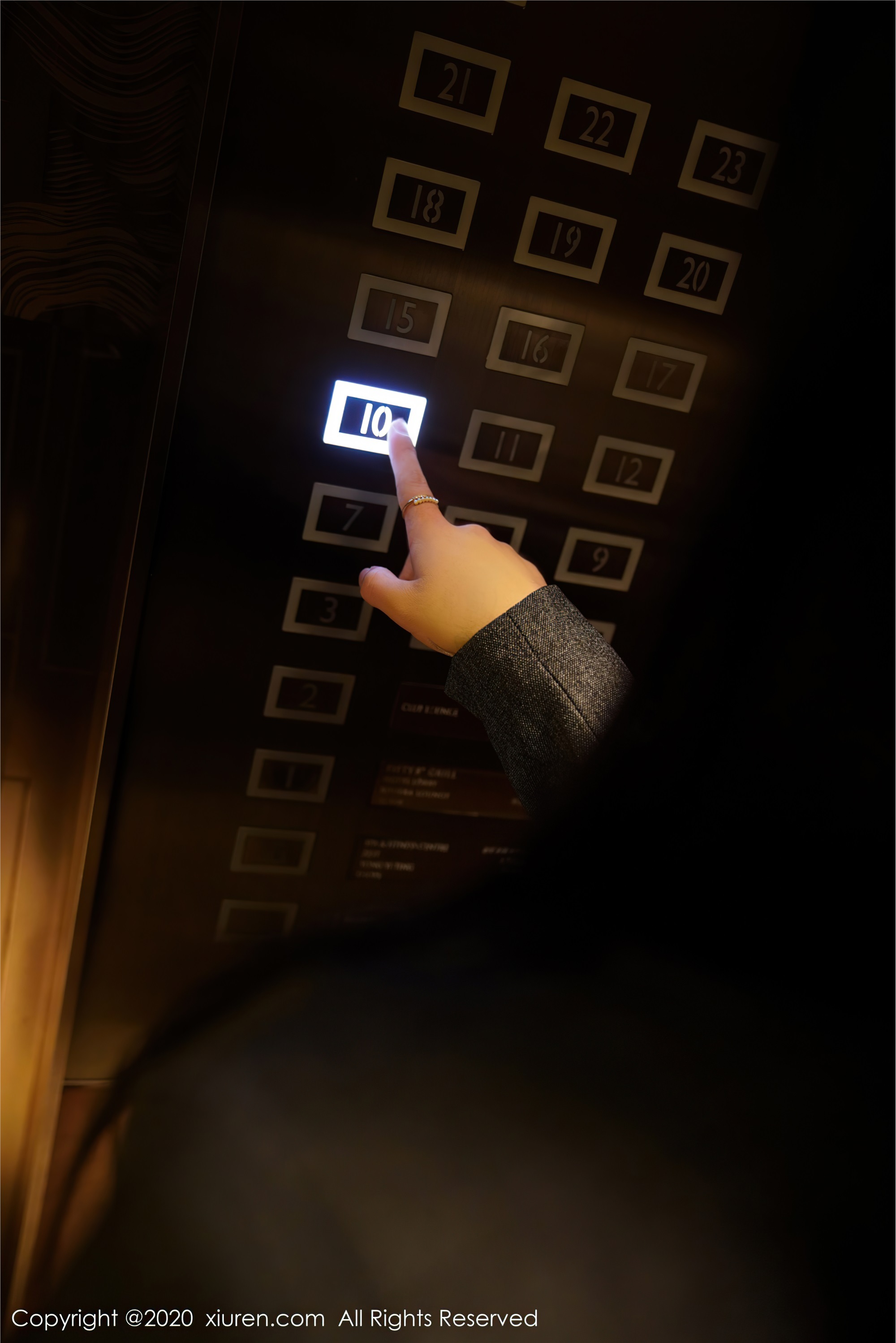 XIUREN秀人网 2020.10.09 Vol.2628 美七Mia